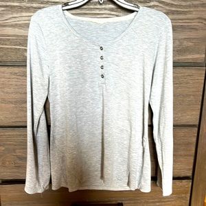 Gray Lucky Brand 🍀 Long Sleeve T-shirt with buttons. Size Medium